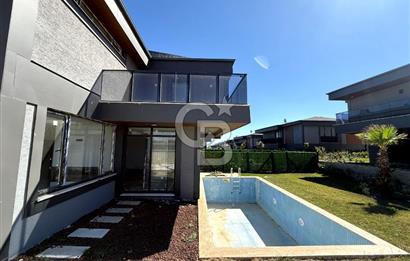 Tepe Mavi Villalarında Lüks ve Ferah Villa !