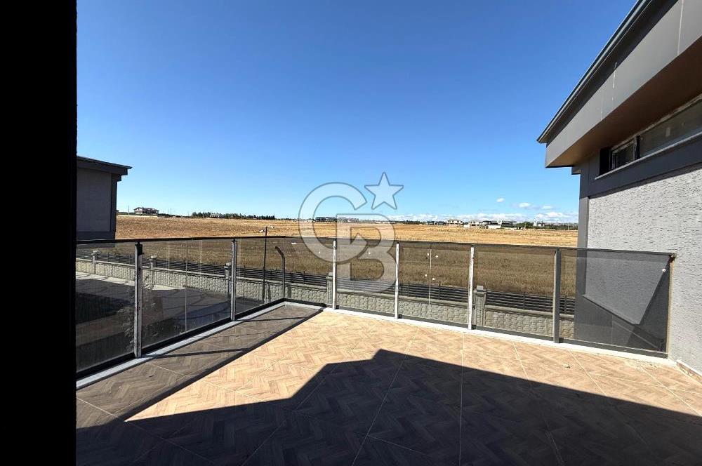 Tepe Mavi Villalarında Lüks ve Ferah Villa !