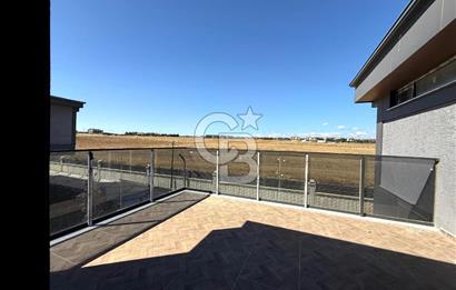 Tepe Mavi Villalarında Lüks ve Ferah Villa !