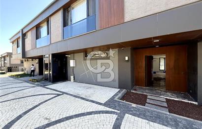 Tepe Mavi Villalarında Lüks ve Ferah Villa !