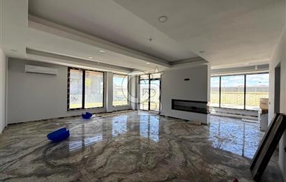 Tepe Mavi Villalarında Lüks ve Ferah Villa !