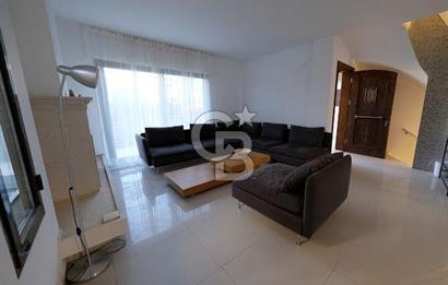 Çeşme Göbene'de Havuzlu 4+1 Satılık Villa