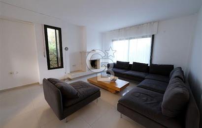 Çeşme Göbene'de Havuzlu 4+1 Satılık Villa