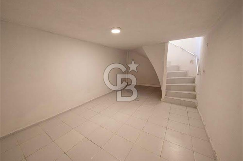 Çeşme Göbene'de Havuzlu 4+1 Satılık Villa