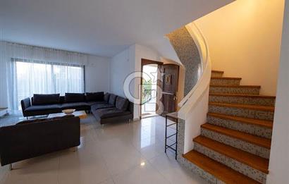 Çeşme Göbene'de Havuzlu 4+1 Satılık Villa