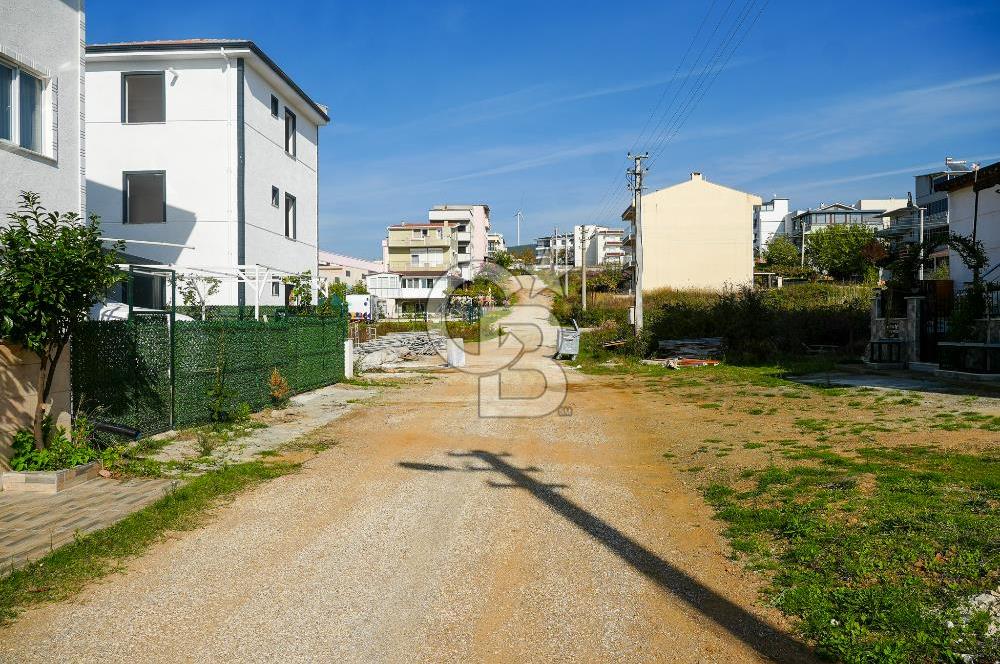 Armutlu Karşıyakada Deniz Manzaralı Eşyalı Satılık Villa ve Arsa