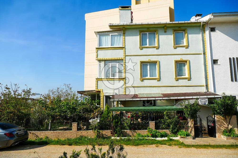 Armutlu Karşıyakada Deniz Manzaralı Eşyalı Satılık Villa ve Arsa