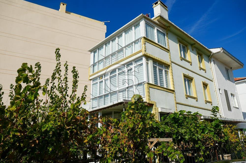 Armutlu Karşıyakada Deniz Manzaralı Eşyalı Satılık Villa ve Arsa