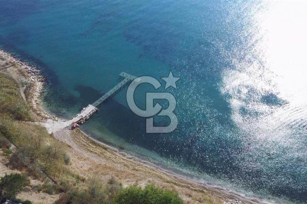 ÖZEL PLAJLI SİTEDE DENİZ MANZARALI TAMAMEN YENİLENMİŞ LÜKS VİLLA