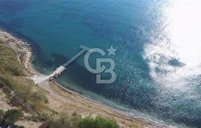 ÖZEL PLAJLI SİTEDE DENİZ MANZARALI TAMAMEN YENİLENMİŞ LÜKS VİLLA