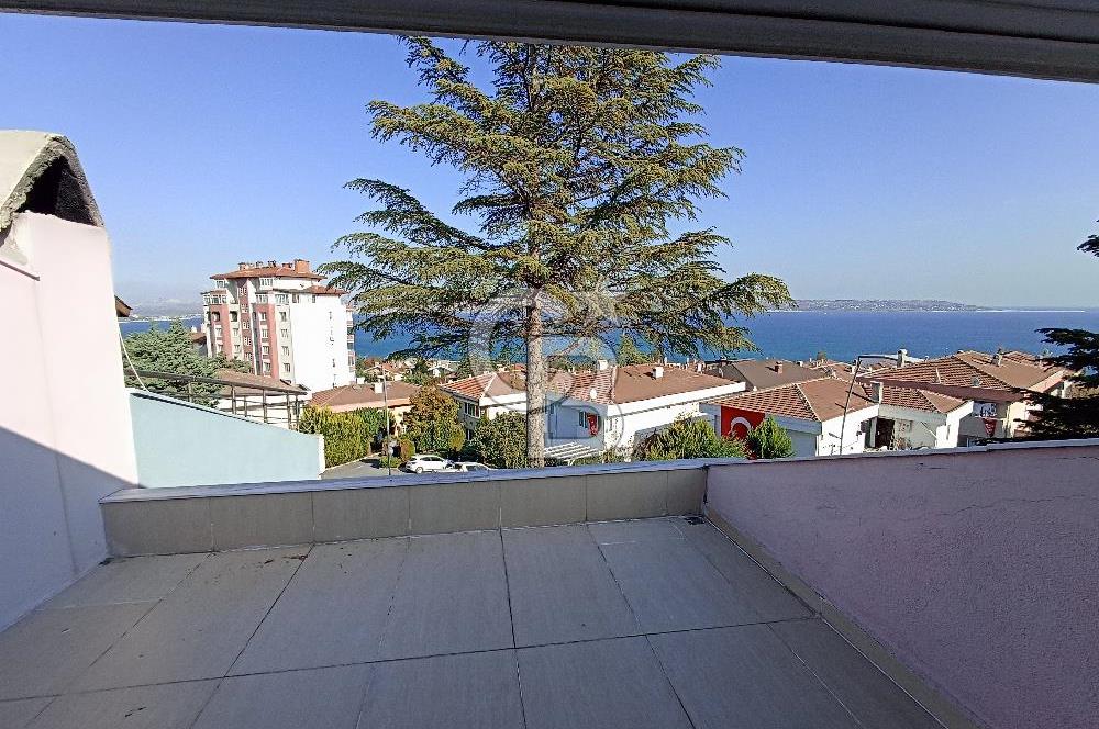 ÖZEL PLAJLI SİTEDE DENİZ MANZARALI TAMAMEN YENİLENMİŞ LÜKS VİLLA