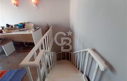 ÖZEL PLAJLI SİTEDE DENİZ MANZARALI TAMAMEN YENİLENMİŞ LÜKS VİLLA