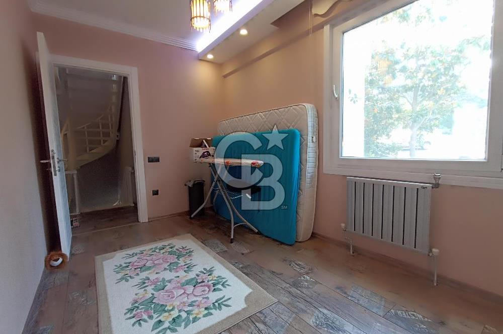 ÖZEL PLAJLI SİTEDE DENİZ MANZARALI TAMAMEN YENİLENMİŞ LÜKS VİLLA