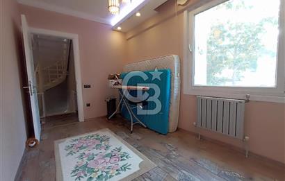 ÖZEL PLAJLI SİTEDE DENİZ MANZARALI TAMAMEN YENİLENMİŞ LÜKS VİLLA