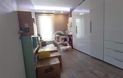 ÖZEL PLAJLI SİTEDE DENİZ MANZARALI TAMAMEN YENİLENMİŞ LÜKS VİLLA