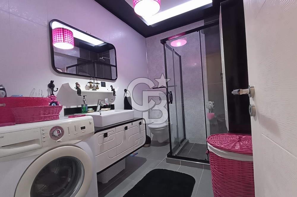 ÖZEL PLAJLI SİTEDE DENİZ MANZARALI TAMAMEN YENİLENMİŞ LÜKS VİLLA