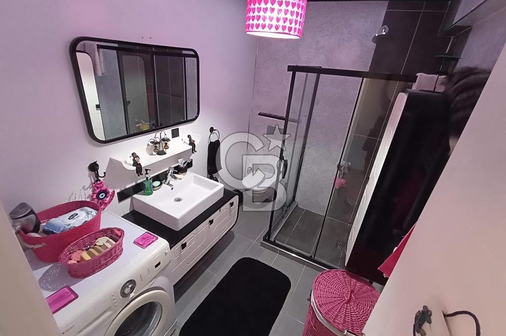 ÖZEL PLAJLI SİTEDE DENİZ MANZARALI TAMAMEN YENİLENMİŞ LÜKS VİLLA