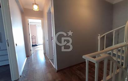 ÖZEL PLAJLI SİTEDE DENİZ MANZARALI TAMAMEN YENİLENMİŞ LÜKS VİLLA