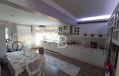 ÖZEL PLAJLI SİTEDE DENİZ MANZARALI TAMAMEN YENİLENMİŞ LÜKS VİLLA