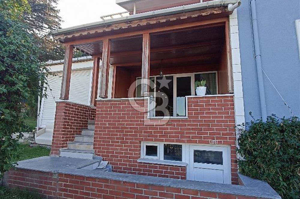 ÖZEL PLAJLI SİTEDE DENİZ MANZARALI TAMAMEN YENİLENMİŞ LÜKS VİLLA