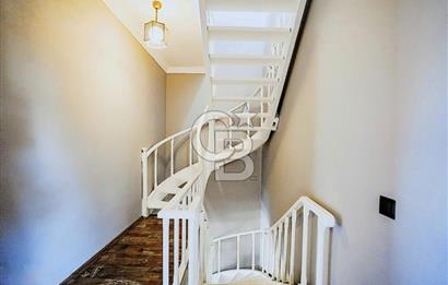 ÖZEL PLAJLI SİTEDE DENİZ MANZARALI TAMAMEN YENİLENMİŞ LÜKS VİLLA