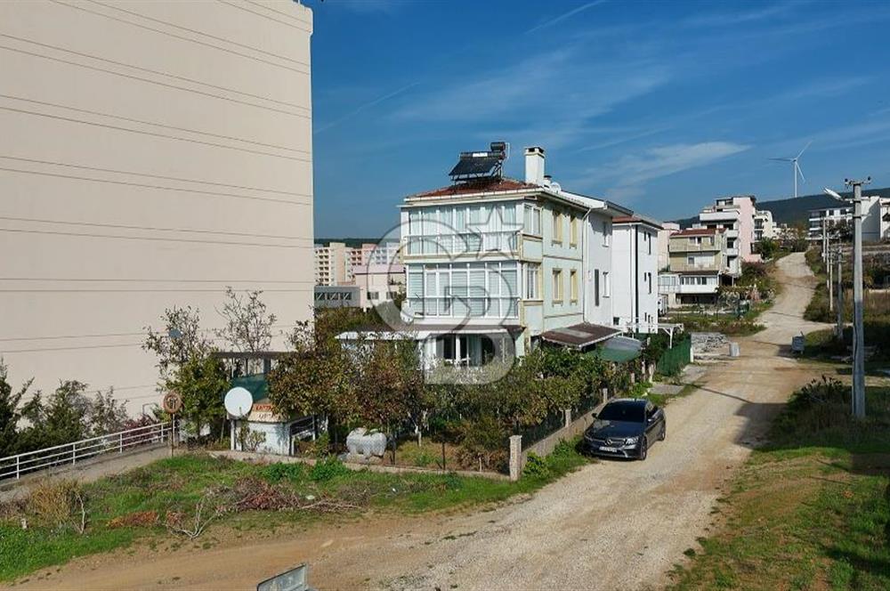 Armutlu Karşıyakada Deniz Manzaralı Eşyalı Satılık Villa ve Arsa