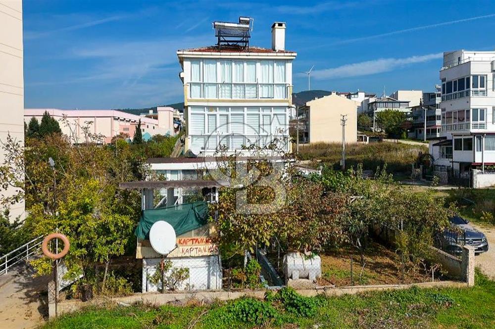 Armutlu Karşıyakada Deniz Manzaralı Eşyalı Satılık Villa ve Arsa