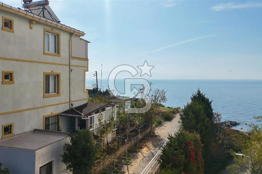 Armutlu Karşıyakada Deniz Manzaralı Eşyalı Satılık Villa ve Arsa