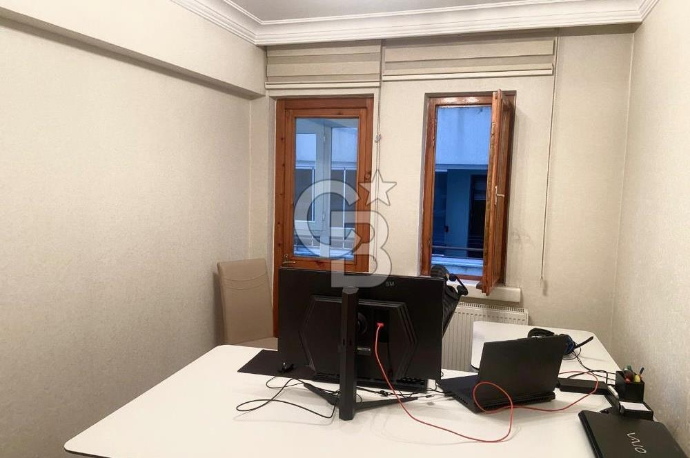 ÖVEÇLER ÇETİN EMEÇ BULVARI YAKINI YAPILI EŞYALI SATILIK OFİS 