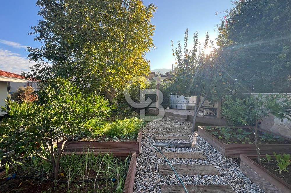 Güzelbahçe Kahramandere'de Özel Tasarım Satılık 5+2 Lüks Villa