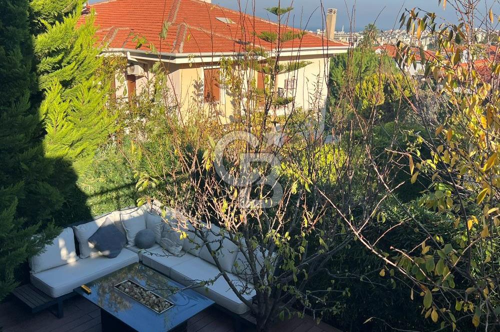 Güzelbahçe Kahramandere'de Özel Tasarım Satılık 5+2 Lüks Villa