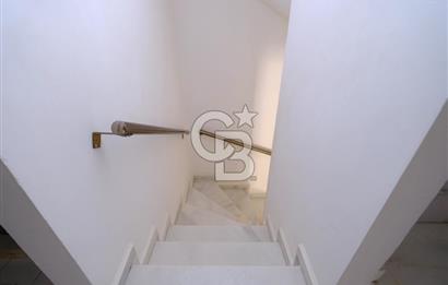 YALOVA ARMUTLUDA DENİZE SIFIR PLAJLI SİTE İÇİ 4+1 SATILIK VİLLA