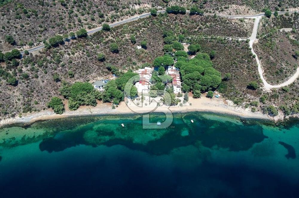 YALOVA ARMUTLUDA DENİZE SIFIR PLAJLI SİTE İÇİ 4+1 SATILIK VİLLA