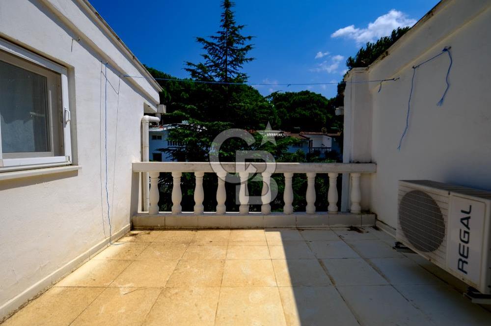 YALOVA ARMUTLUDA DENİZE SIFIR PLAJLI SİTE İÇİ 4+1 SATILIK VİLLA