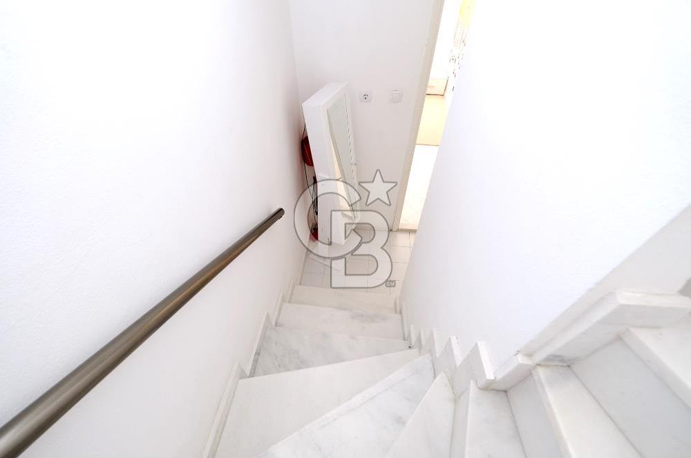 YALOVA ARMUTLUDA DENİZE SIFIR PLAJLI SİTE İÇİ 4+1 SATILIK VİLLA