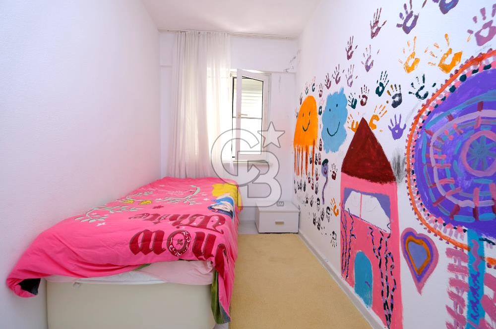 YALOVA ARMUTLUDA DENİZE SIFIR PLAJLI SİTE İÇİ 4+1 SATILIK VİLLA