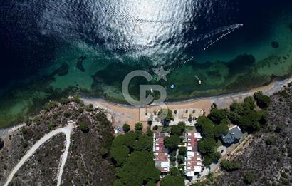 YALOVA ARMUTLUDA DENİZE SIFIR PLAJLI SİTE İÇİ 4+1 SATILIK VİLLA