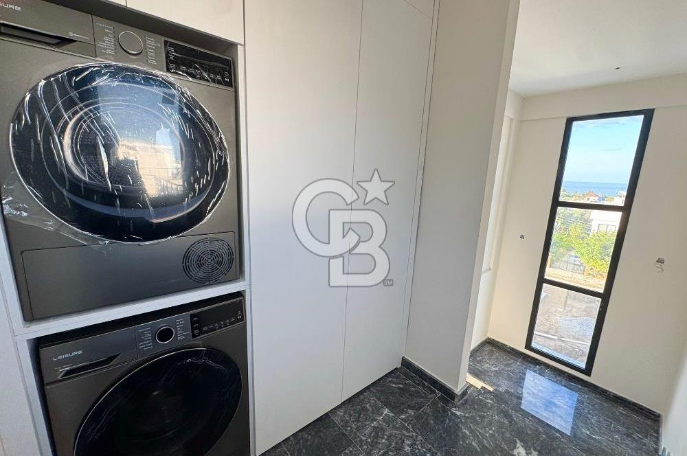 Kıbrıs Girne Edremit te Ana Yola Yakın   Satılık 3+1 Özel Havuzlu Çok Özel Villa