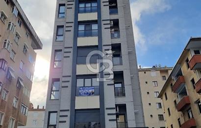 İçerenköy'de Muhteşem Konumlu Temiz Boş 3+1 Daire