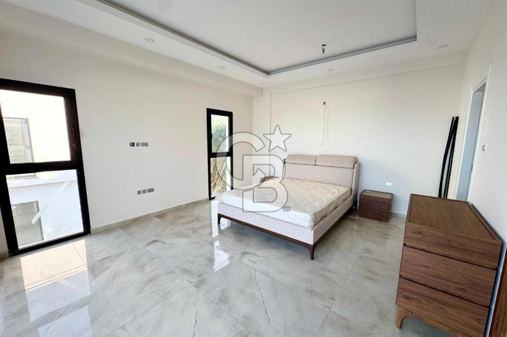 Kıbrıs Girne Edremit te Ana Yola Yakın   Satılık 3+1 Özel Havuzlu Çok Özel Villa