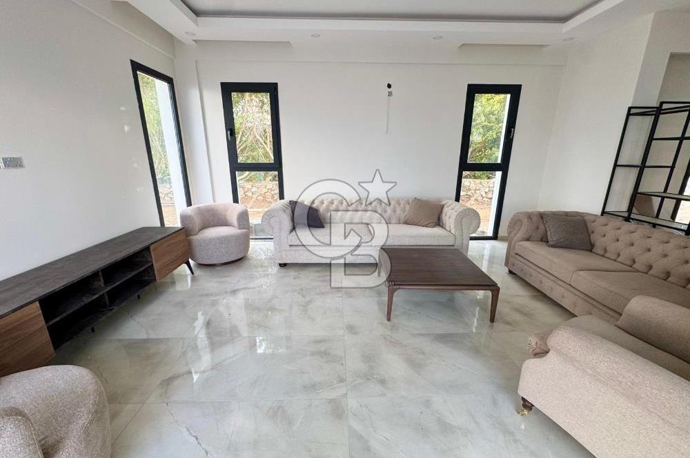 Kıbrıs Girne Edremit te Ana Yola Yakın   Satılık 3+1 Özel Havuzlu Çok Özel Villa
