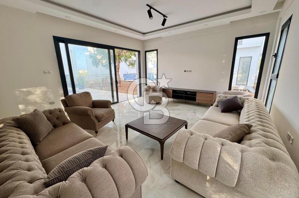 Kıbrıs Girne Edremit te Ana Yola Yakın   Satılık 3+1 Özel Havuzlu Çok Özel Villa