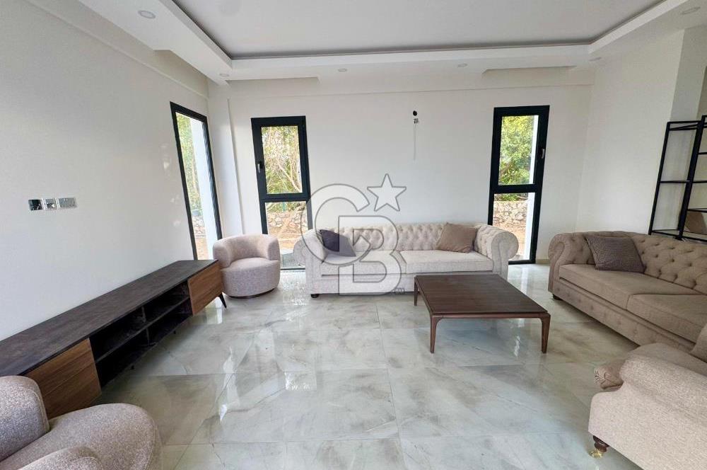 Kıbrıs Girne Edremit te Ana Yola Yakın   Satılık 3+1 Özel Havuzlu Çok Özel Villa