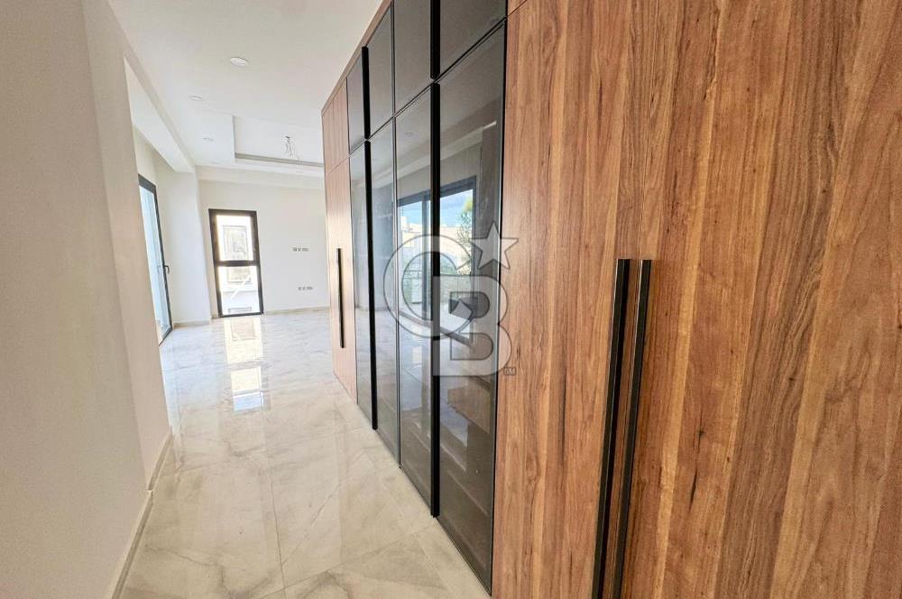 Kıbrıs Girne Edremit te Ana Yola Yakın   Satılık 3+1 Özel Havuzlu Çok Özel Villa