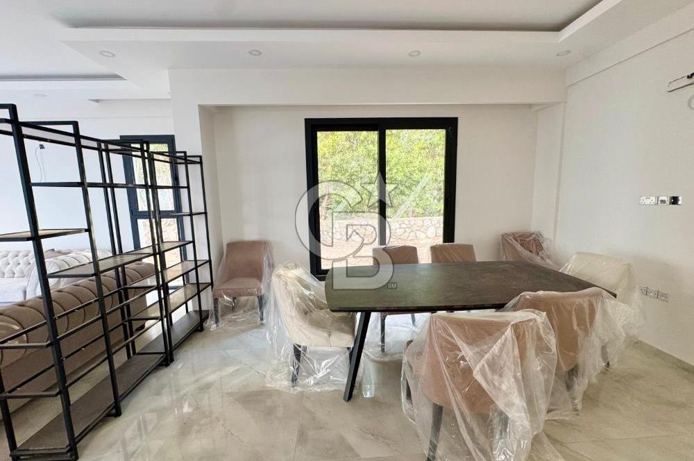 Kıbrıs Girne Edremit te Ana Yola Yakın   Satılık 3+1 Özel Havuzlu Çok Özel Villa