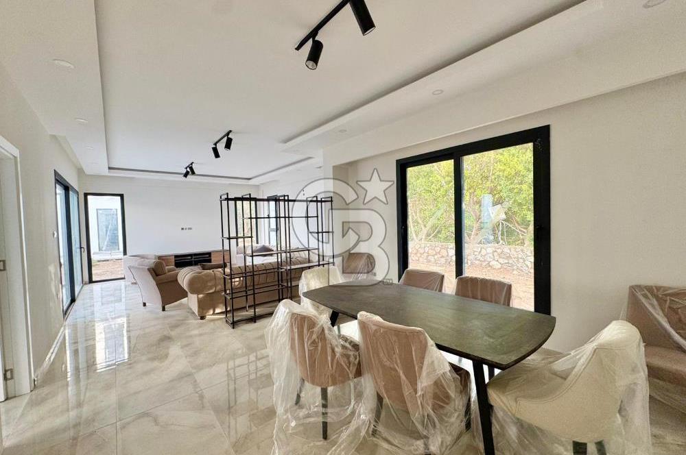 Kıbrıs Girne Edremit te Ana Yola Yakın   Satılık 3+1 Özel Havuzlu Çok Özel Villa