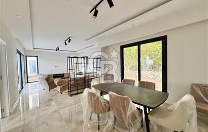 Kıbrıs Girne Edremit te Ana Yola Yakın   Satılık 3+1 Özel Havuzlu Çok Özel Villa