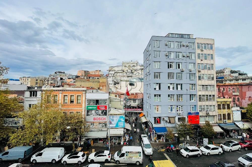 KARAKÖY TERSANE CADDESİ KÖŞE KONUM KİRALIK BİNA