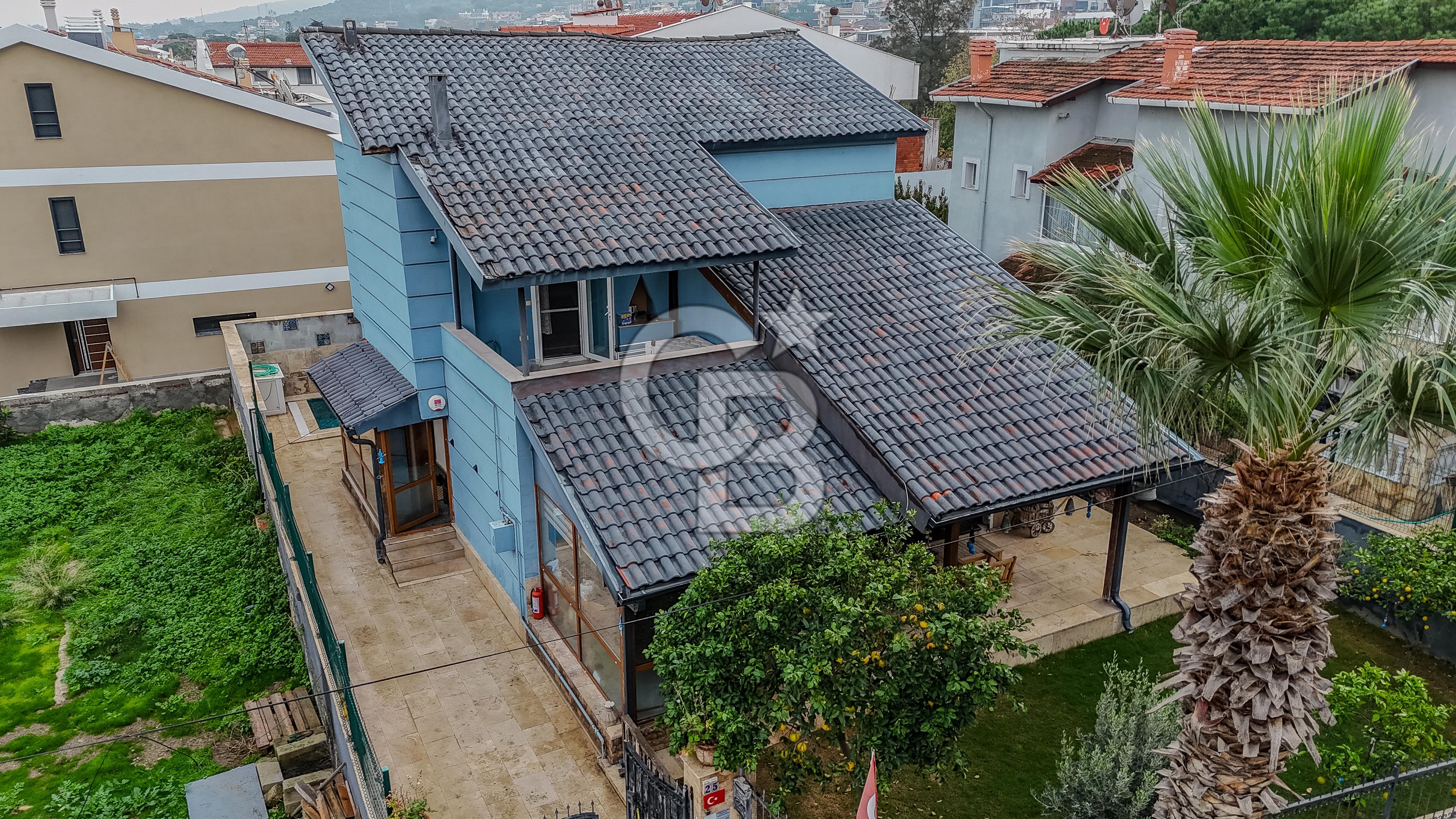 Narlıdere Limanreis'de Satılık Havuzlu 5+1 Müstakil Villa