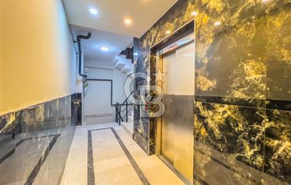 İçerenköy'de Muhteşem Konumlu Temiz Boş 3+1 Daire